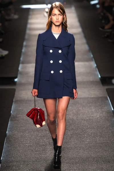 Look 10